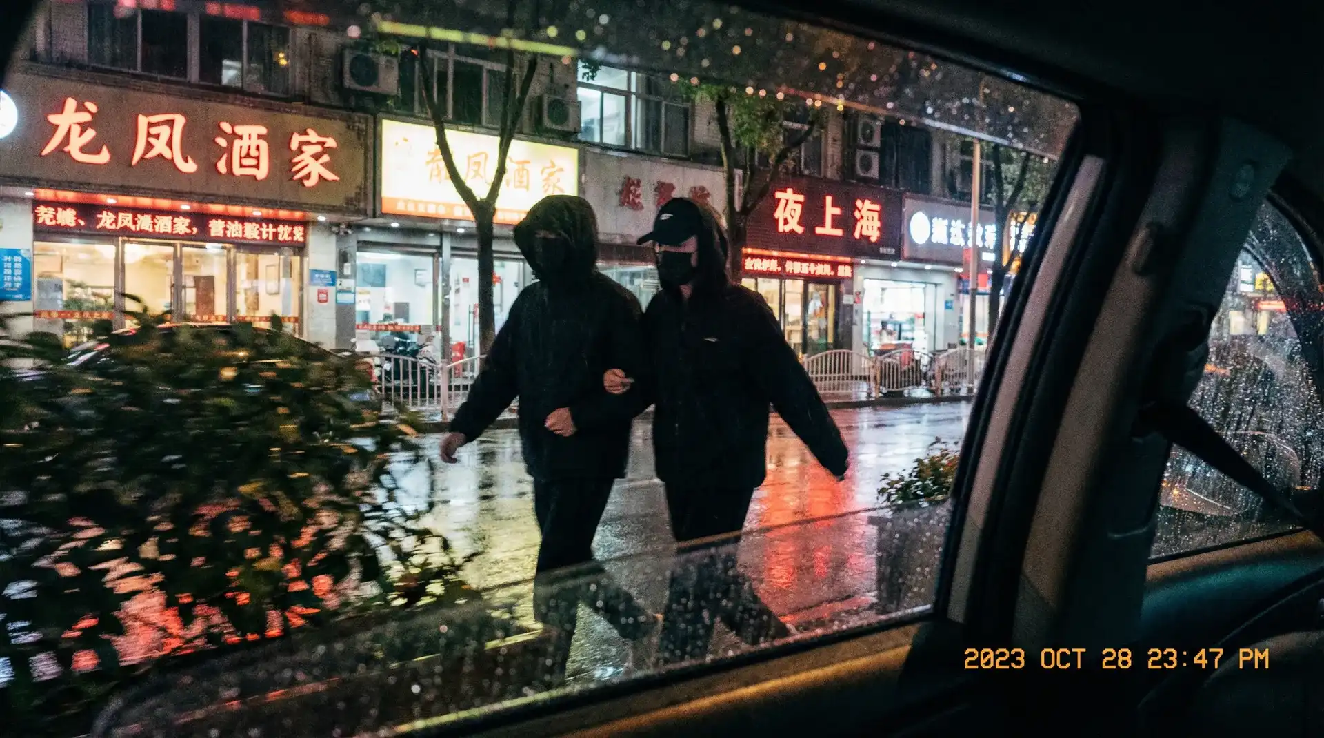 媚黑视频最新原创与精选 - 顶流明星深夜密会现场抓拍照片